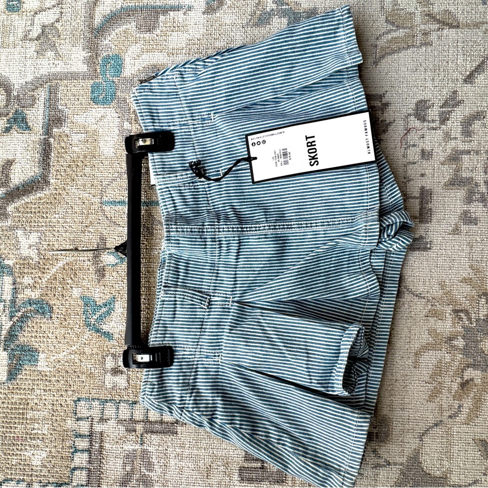 Almost Famous Women Skort